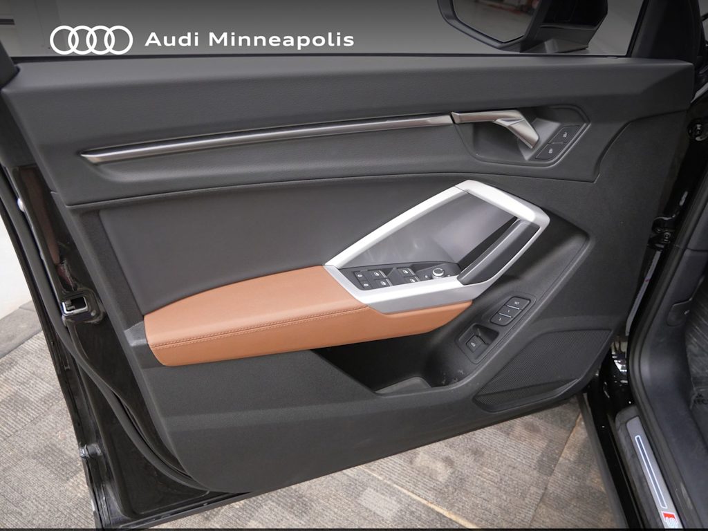 Thumbnail: 2023 Audi Q3 - 14