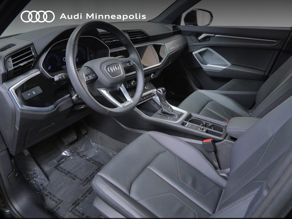 Thumbnail: 2023 Audi Q3 - 2