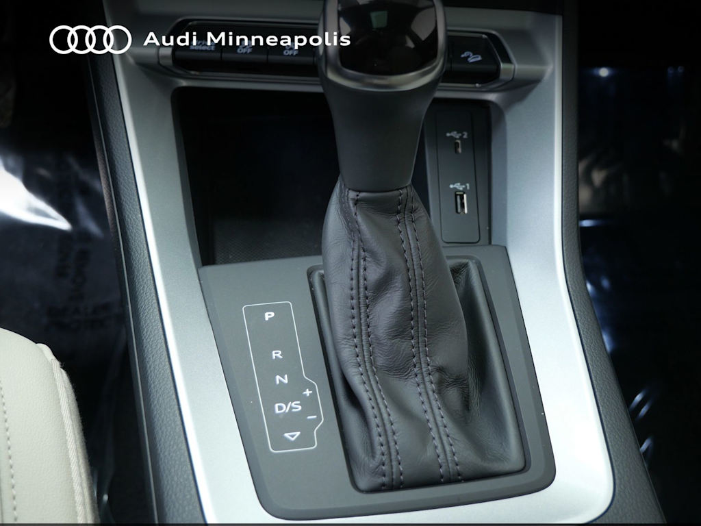 Thumbnail: 2021 Audi Q3 - 10