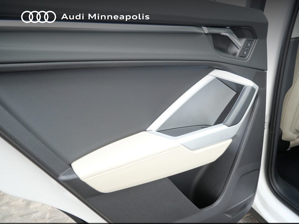 Thumbnail: 2021 Audi Q3 - 17