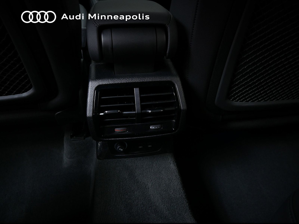 Thumbnail: 2025 Audi Q3 - 19