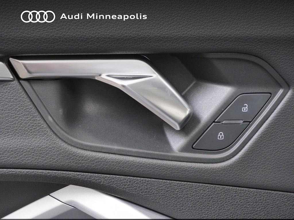 Thumbnail: 2023 Audi Q3 - 18