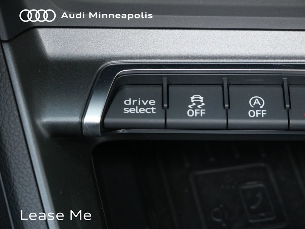 Thumbnail: 2025 Audi Q3 - 24