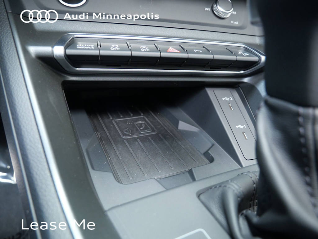 Thumbnail: 2025 Audi Q3 - 10