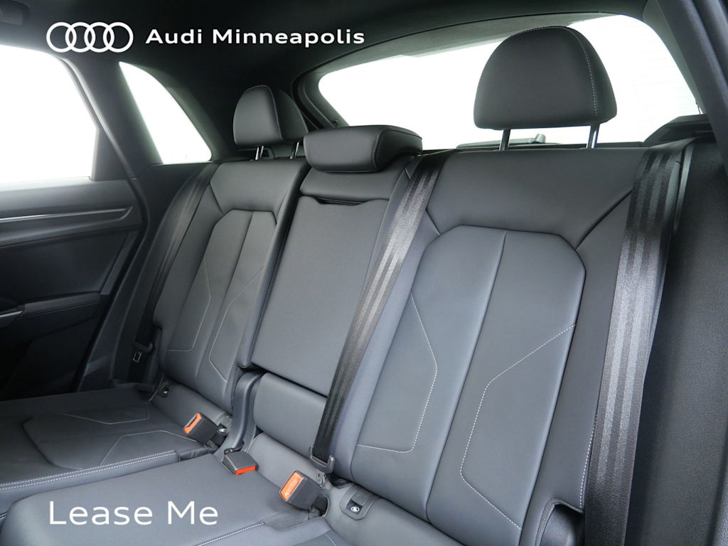 Thumbnail: 2025 Audi Q3 - 9