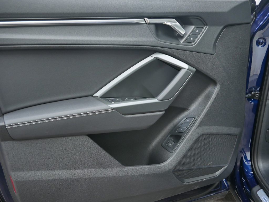 Thumbnail: 2025 Audi Q3 - 14