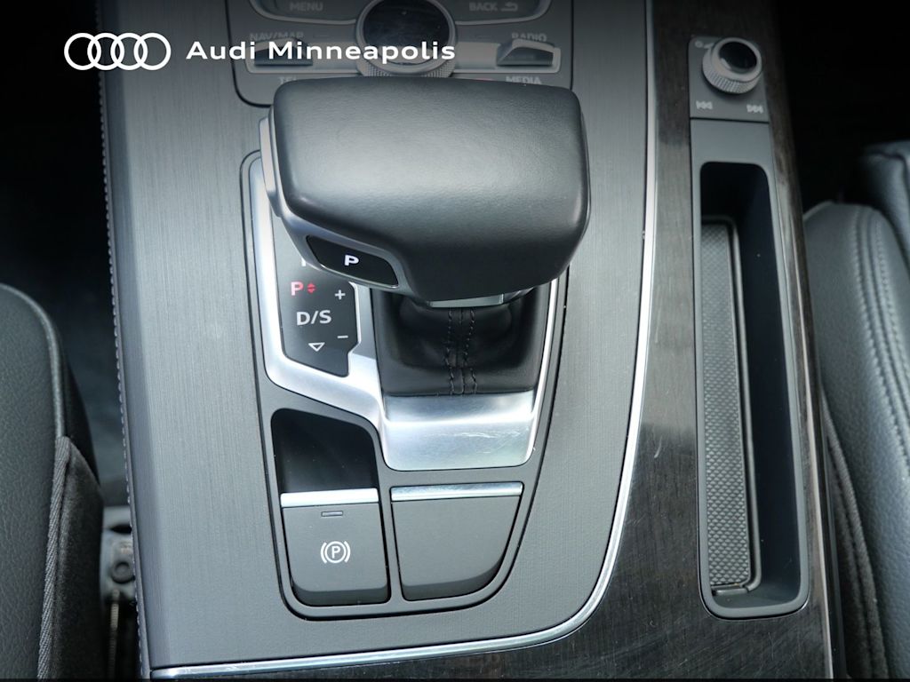 Thumbnail: 2020 Audi Q5 - 10