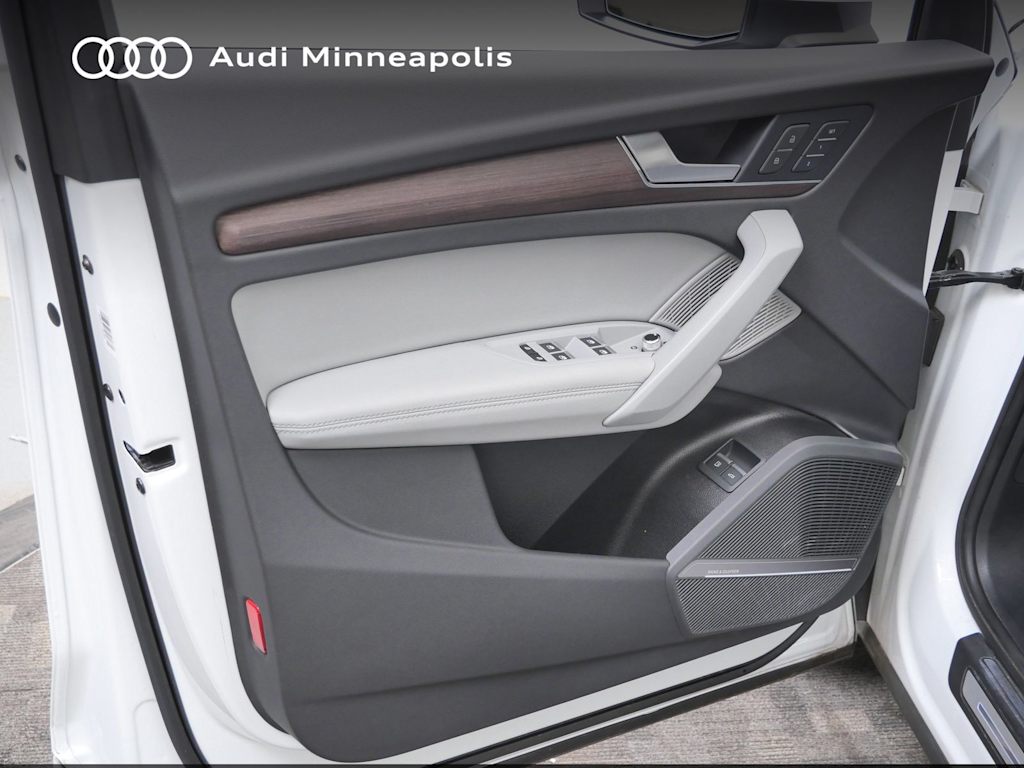 Thumbnail: 2023 Audi Q5 - 16