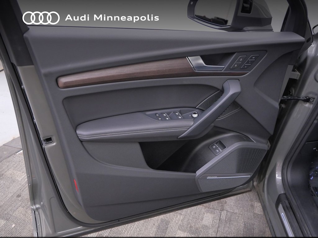 Thumbnail: 2023 Audi Q5 - 16