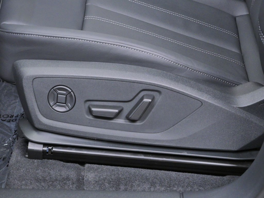 Thumbnail: 2027 Audi Q6 e-tron - 13