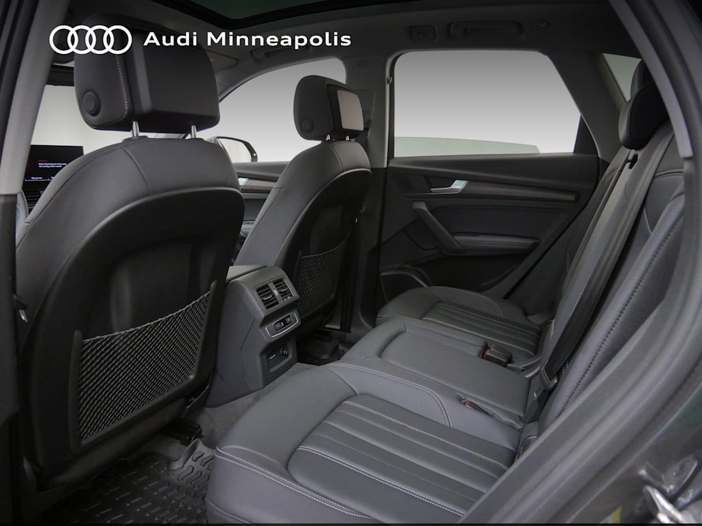 Thumbnail: 2023 Audi Q5 - 9