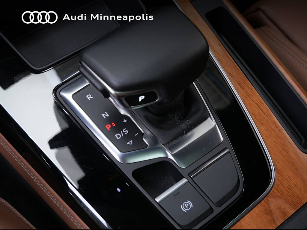Thumbnail: 2023 Audi Q5 - 10