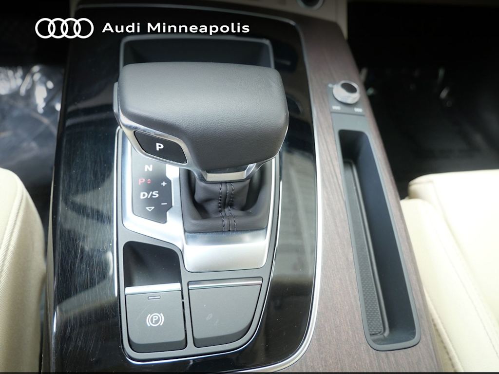 Thumbnail: 2023 Audi Q5 - 9