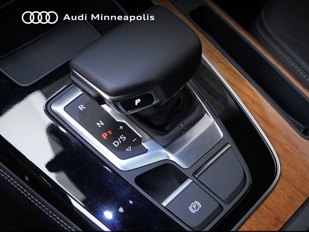 Thumbnail: 2023 Audi Q5 - 10