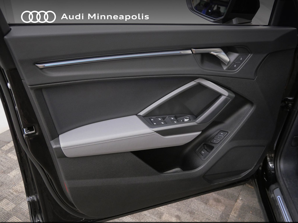 Thumbnail: 2023 Audi Q3 - 15