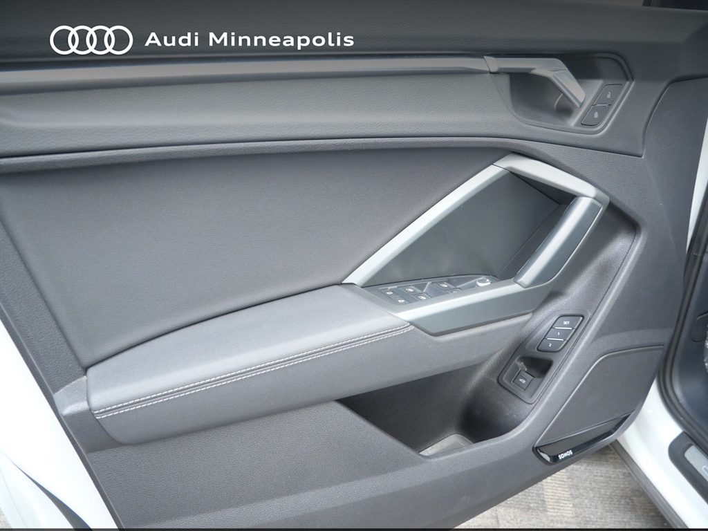 Thumbnail: 2022 Audi Q3 - 14