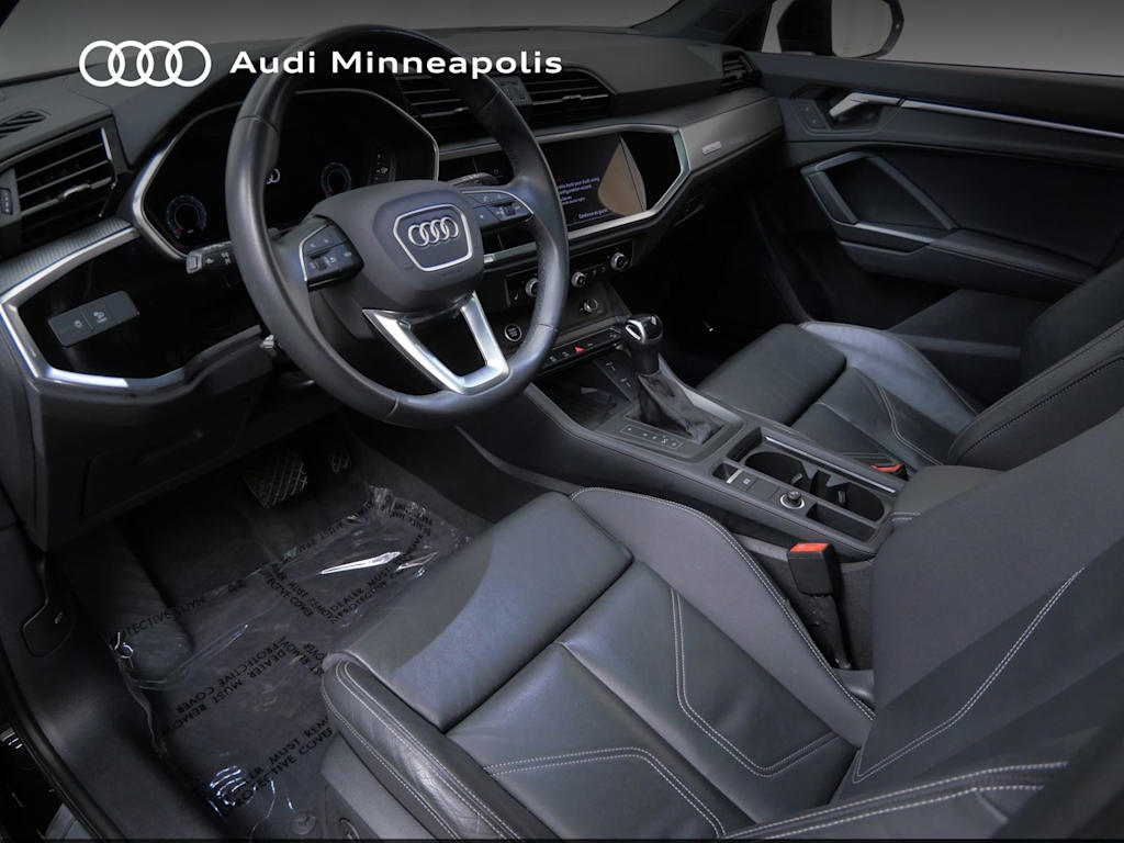 Thumbnail: 2023 Audi Q3 - 2