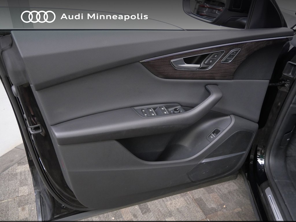 Thumbnail: 2021 Audi Q8 - 16