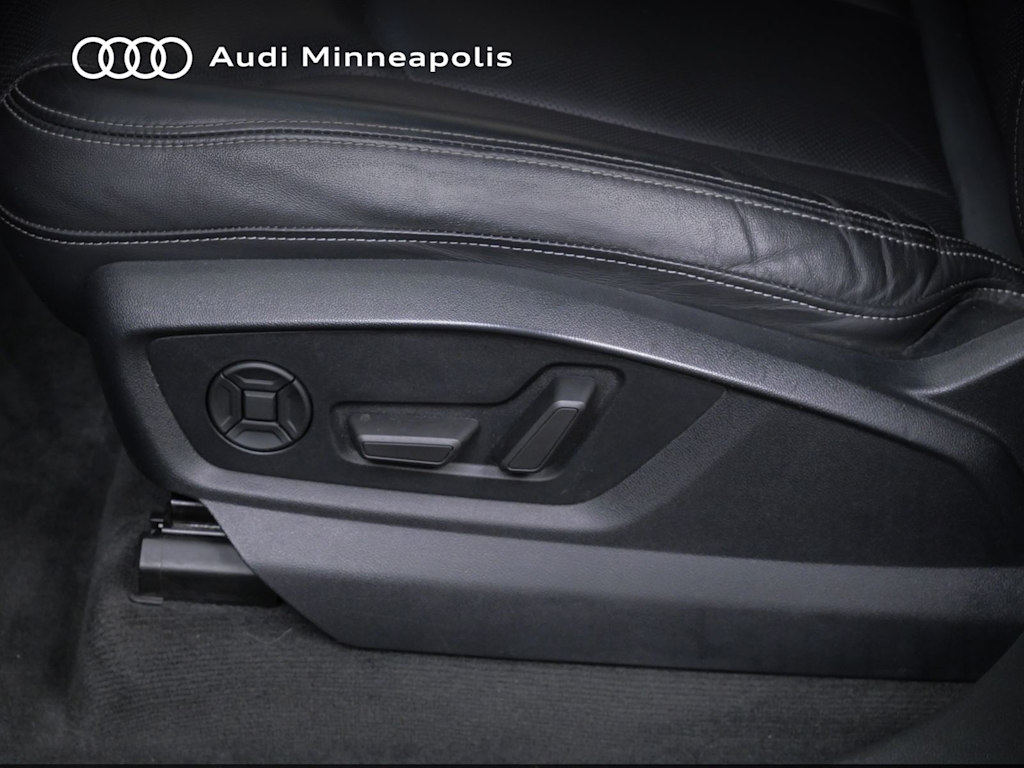 Thumbnail: 2021 Audi Q8 - 17