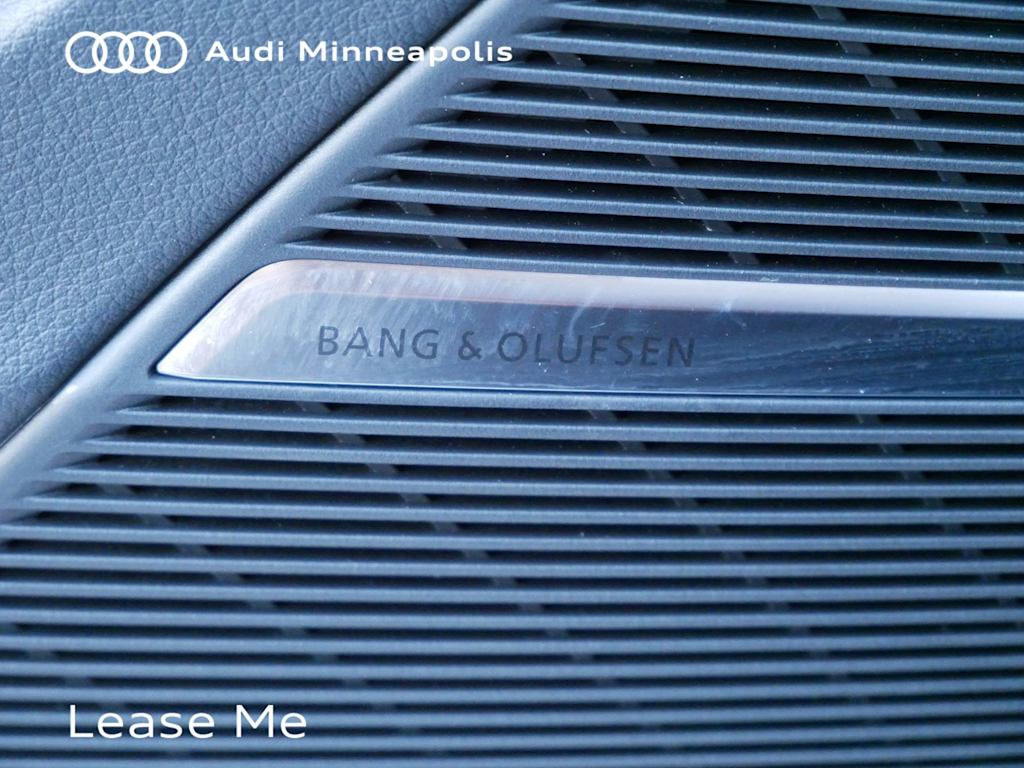 Thumbnail: 2026 Audi Q8 - 6