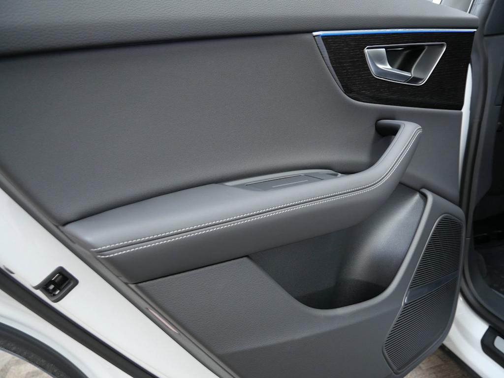 Thumbnail: 2026 Audi Q8 - 14