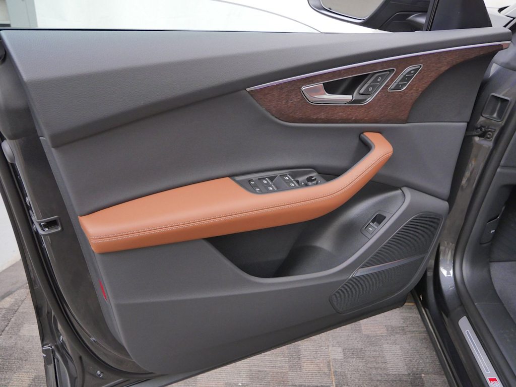 Thumbnail: 2026 Audi Q8 - 12