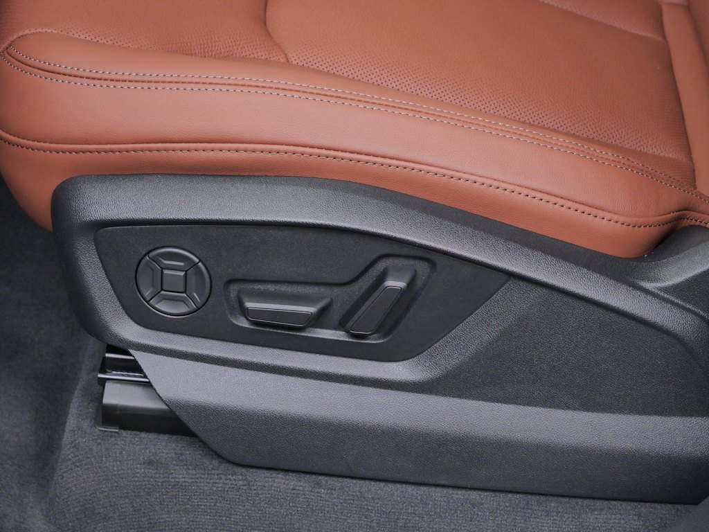 Thumbnail: 2026 Audi Q8 - 13