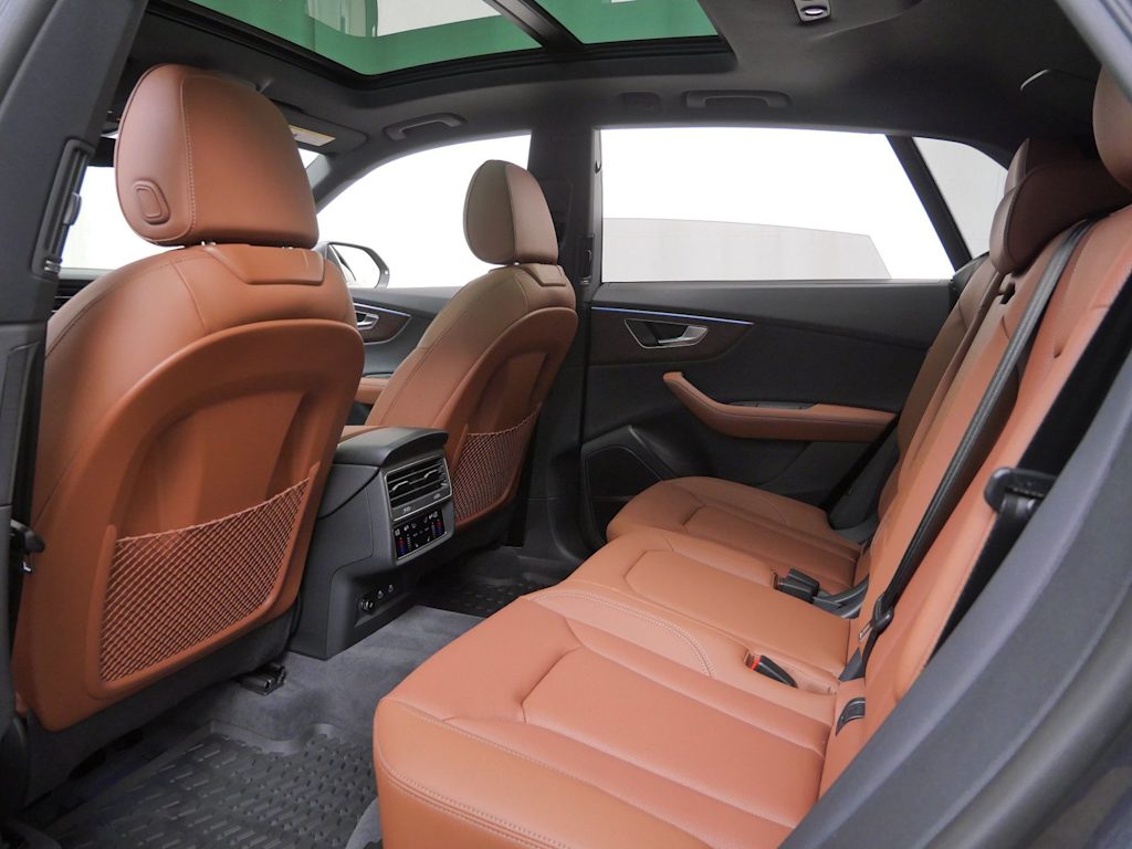 Thumbnail: 2026 Audi Q8 - 7