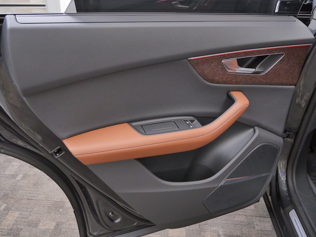 Thumbnail: 2026 Audi Q8 - 14