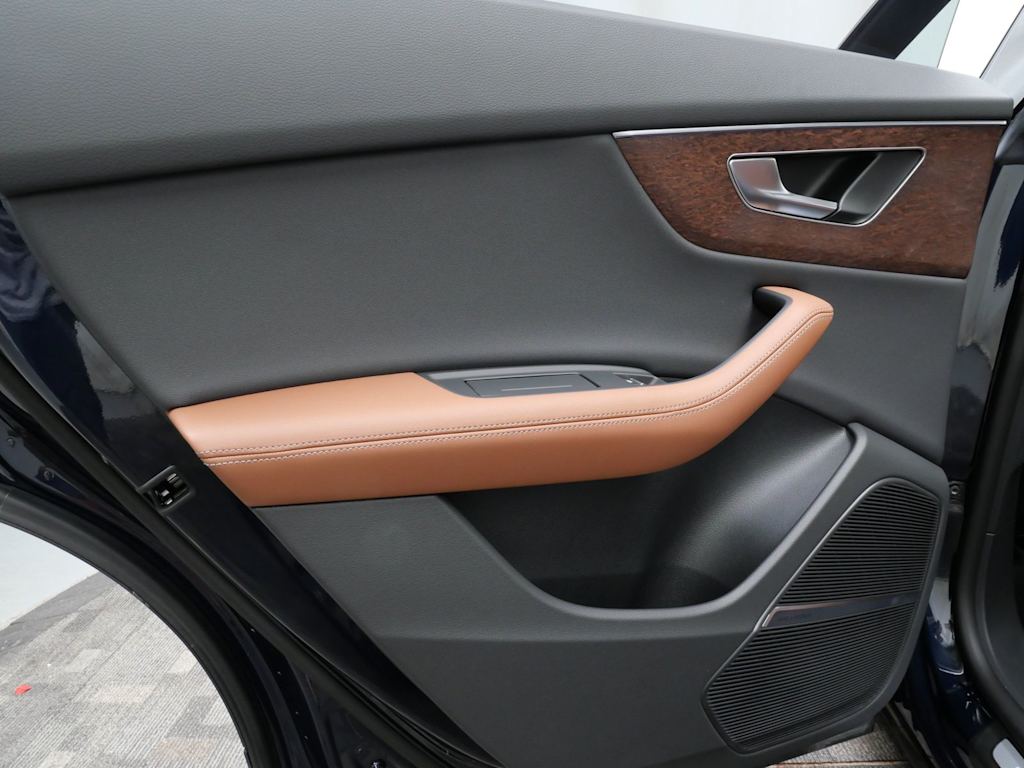 Thumbnail: 2026 Audi Q8 - 14