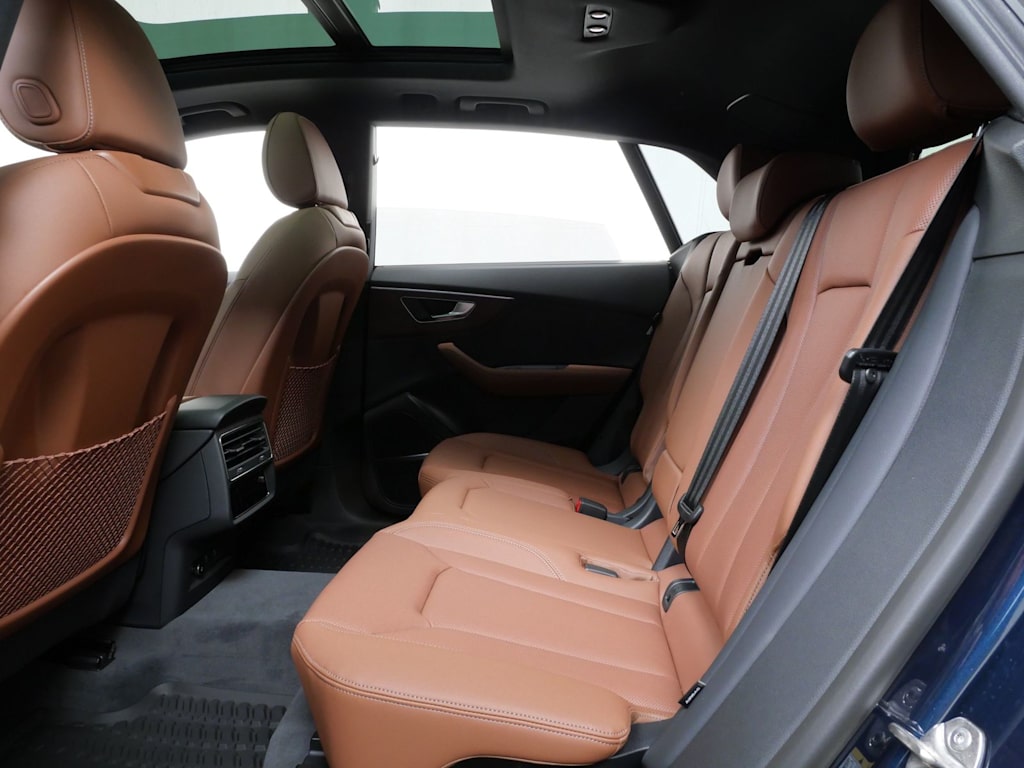 Thumbnail: 2026 Audi Q8 - 7