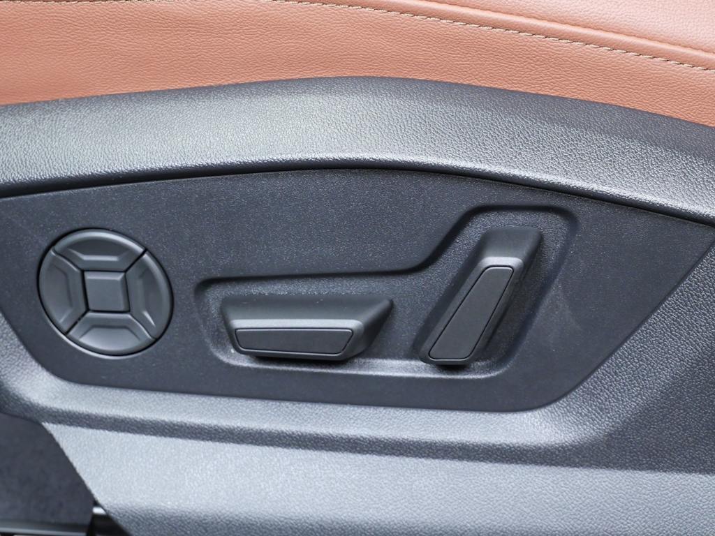 Thumbnail: 2026 Audi Q8 - 13