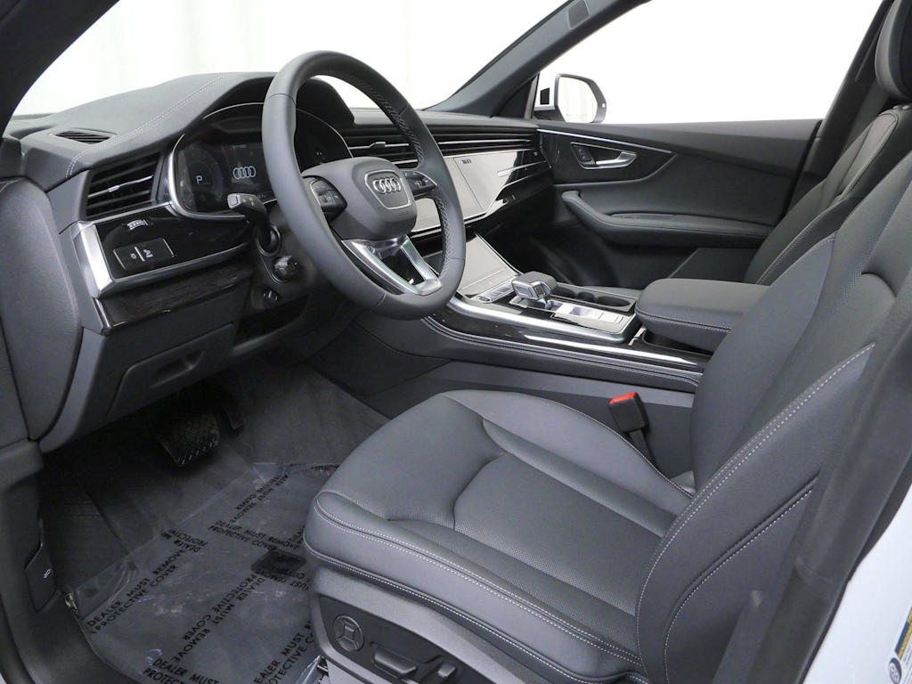 Thumbnail: 2026 Audi Q8 - 6