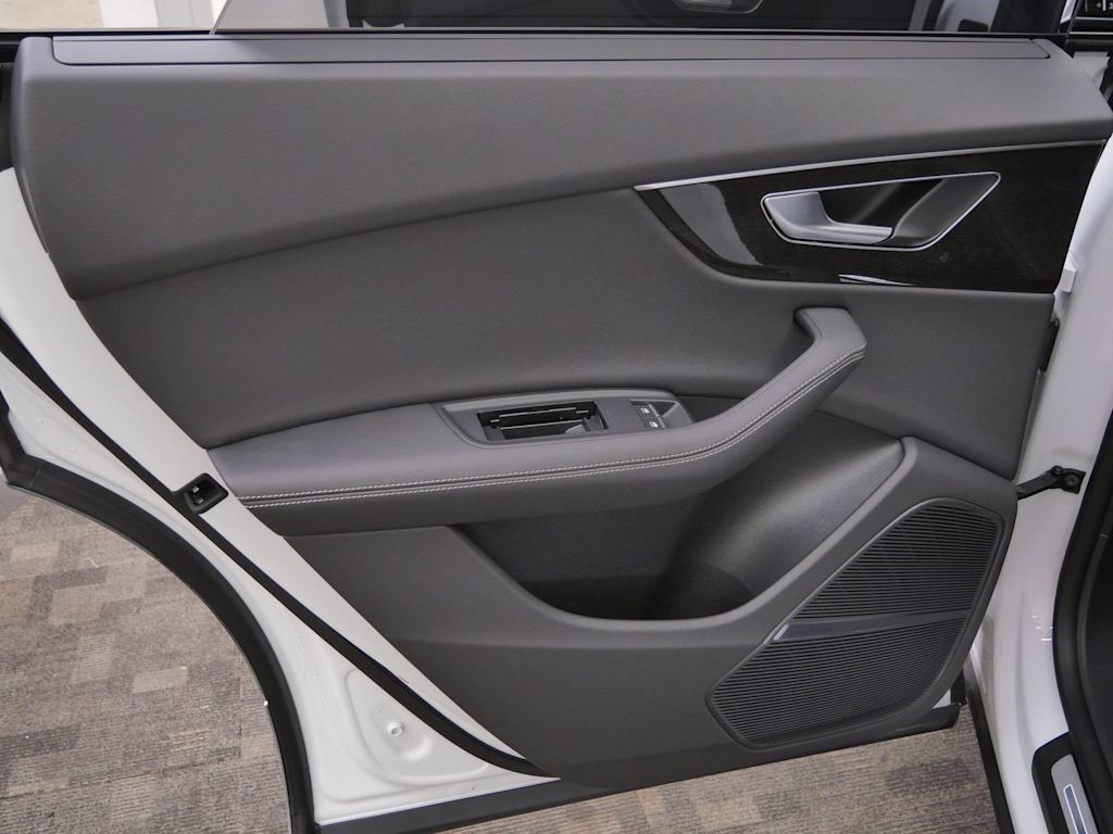Thumbnail: 2026 Audi Q8 - 14