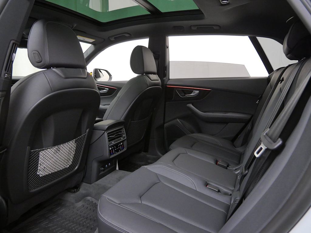 Thumbnail: 2026 Audi Q8 - 8