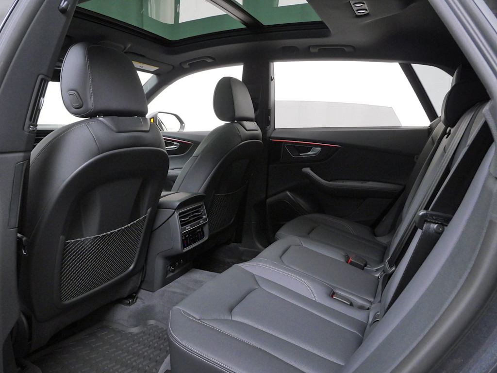 Thumbnail: 2026 Audi Q8 - 7