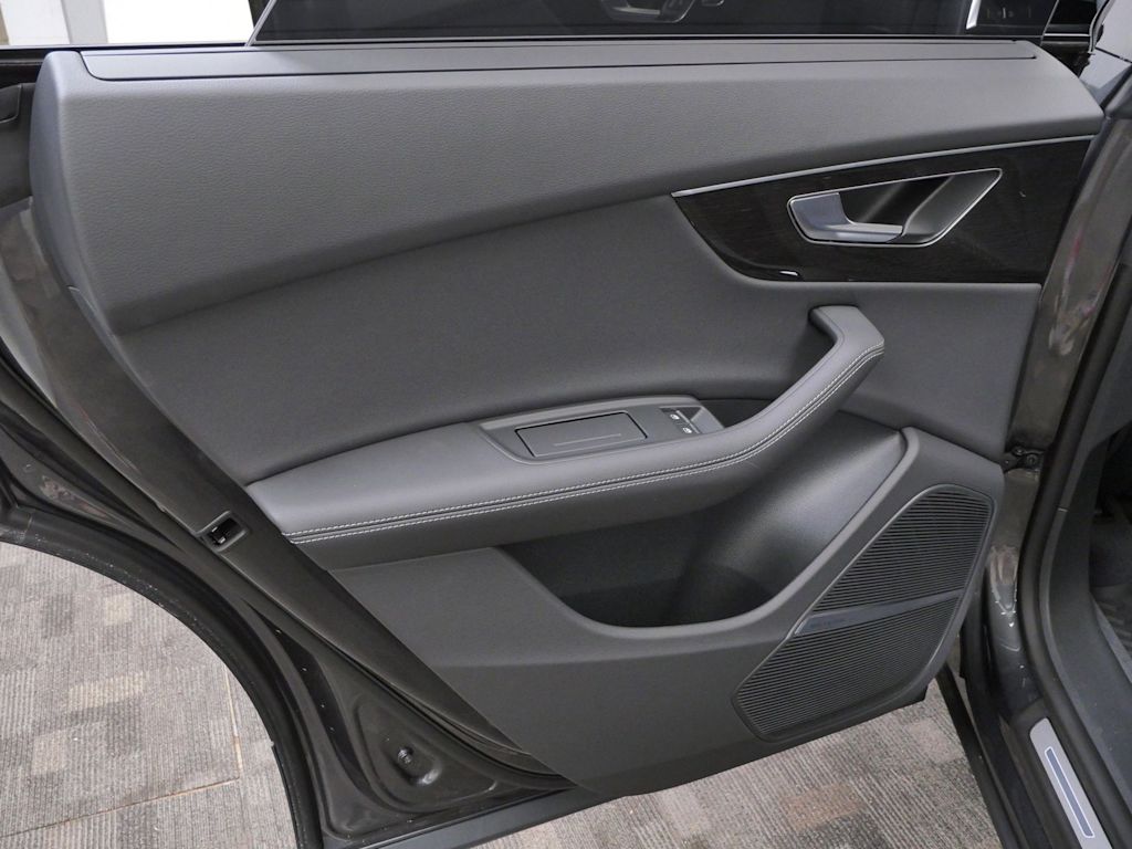 Thumbnail: 2026 Audi Q8 - 14