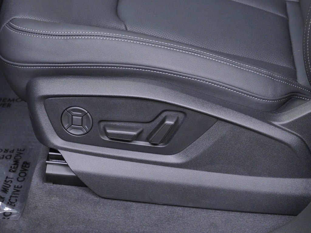 Thumbnail: 2026 Audi Q8 - 13