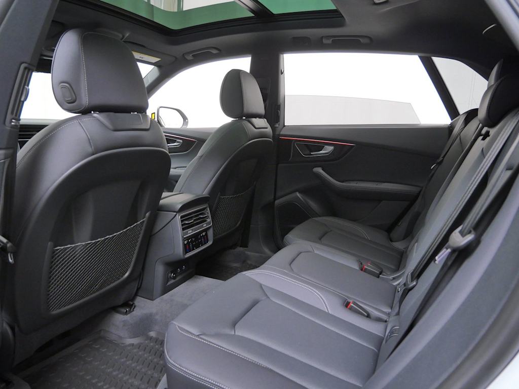 Thumbnail: 2026 Audi Q8 - 7
