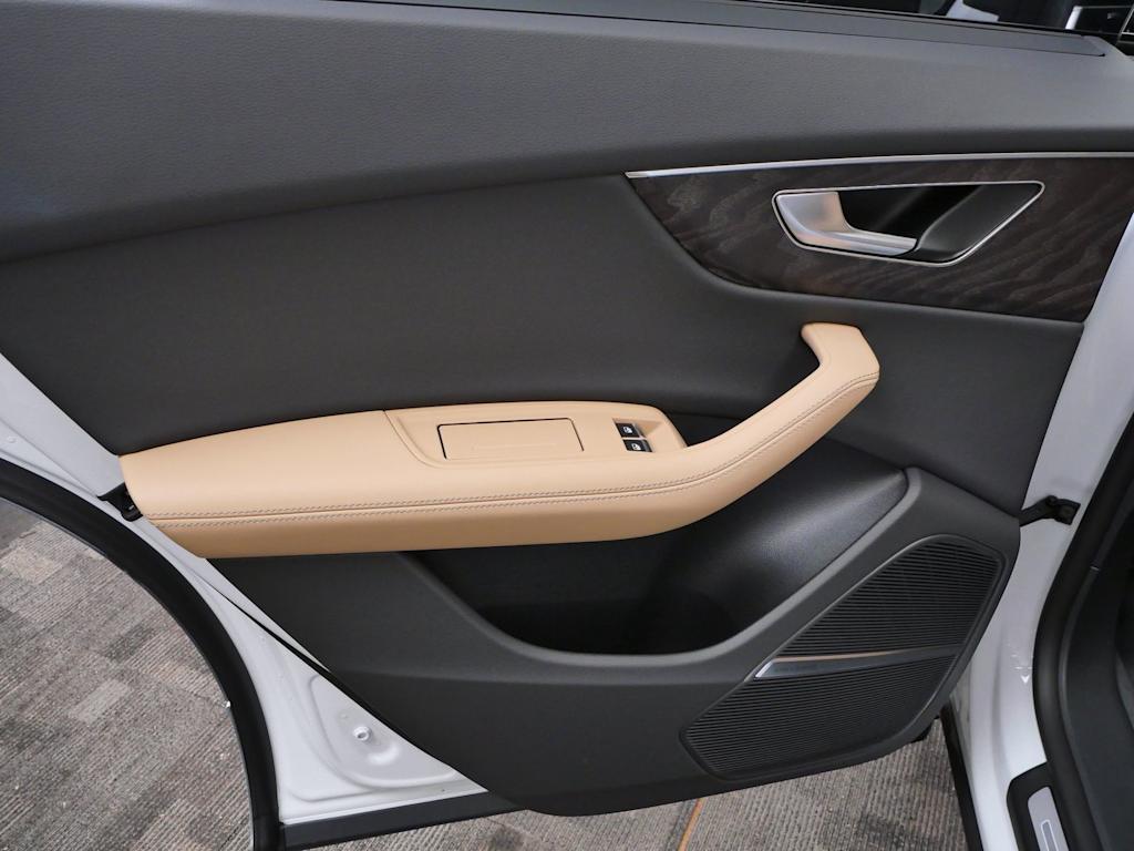 Thumbnail: 2026 Audi Q8 - 14