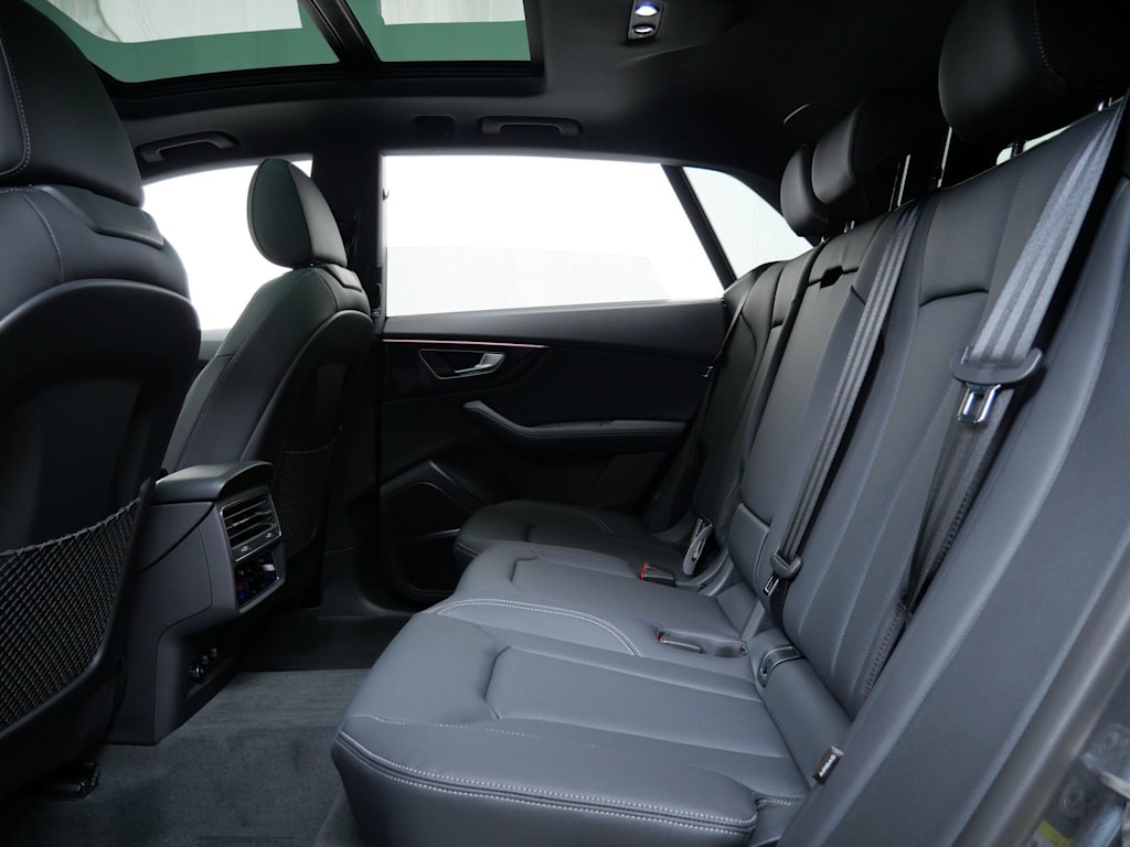 Thumbnail: 2026 Audi Q8 - 8