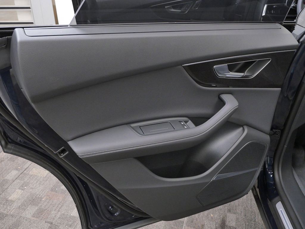 Thumbnail: 2026 Audi Q8 - 14