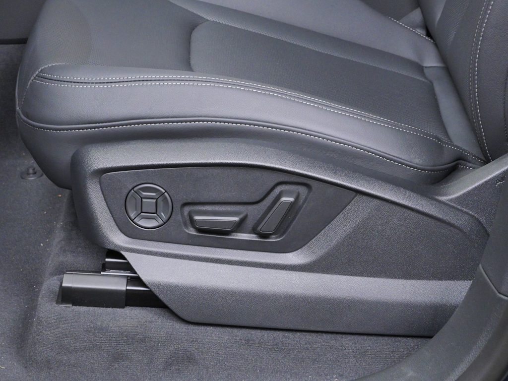 Thumbnail: 2026 Audi Q8 - 13