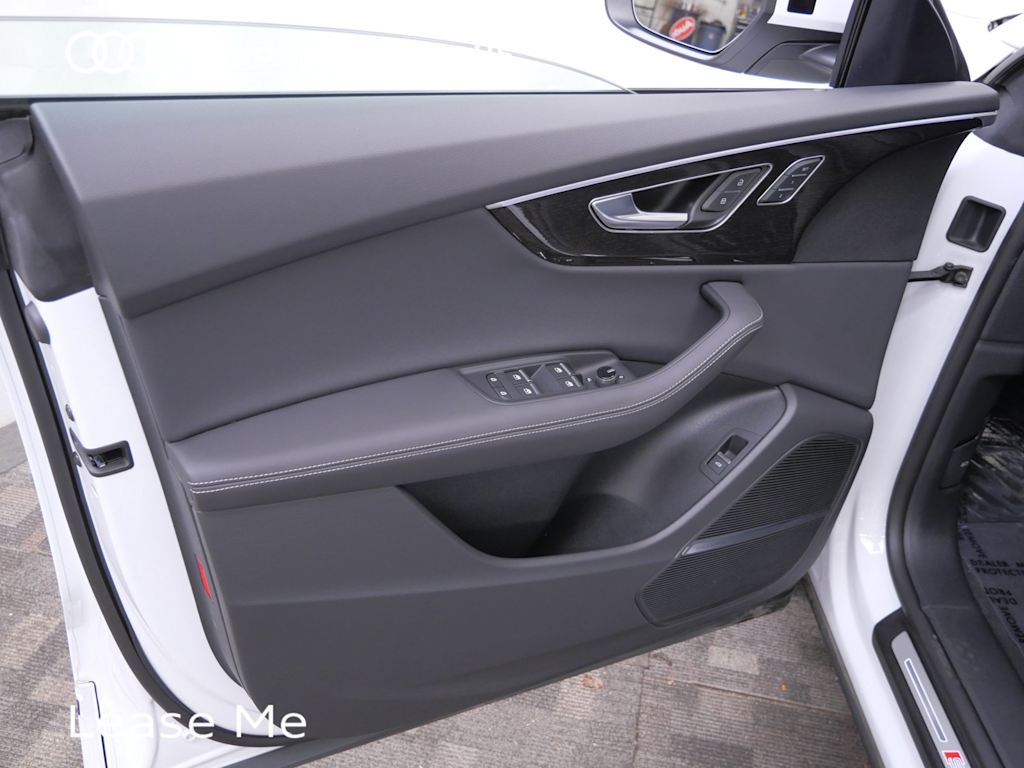 Thumbnail: 2026 Audi Q8 - 15