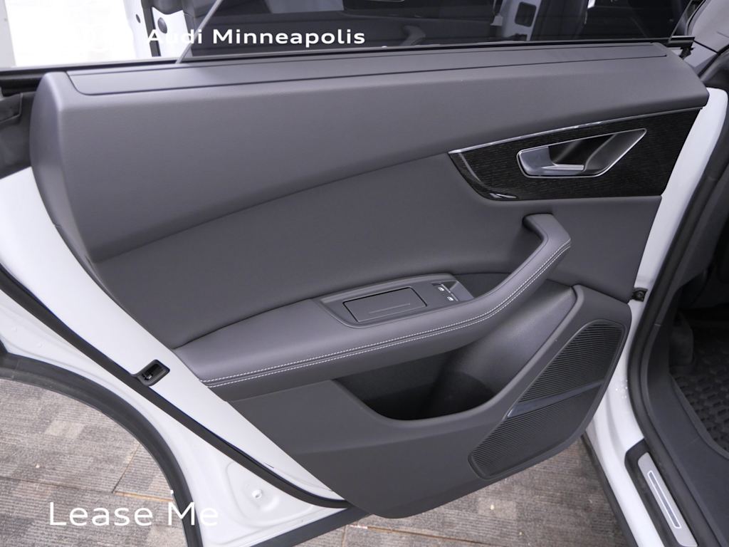 Thumbnail: 2026 Audi Q8 - 17
