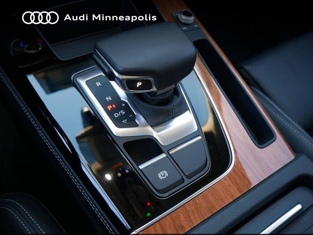 Thumbnail: 2023 Audi Q5 - 10