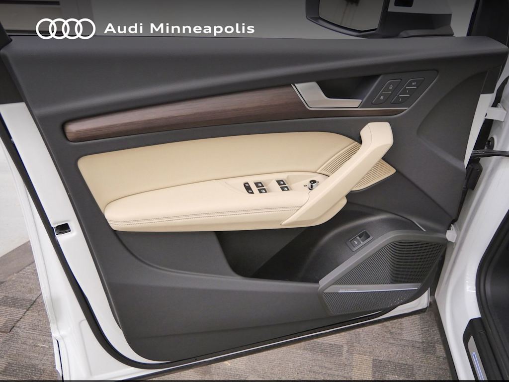 Thumbnail: 2023 Audi Q5 - 16