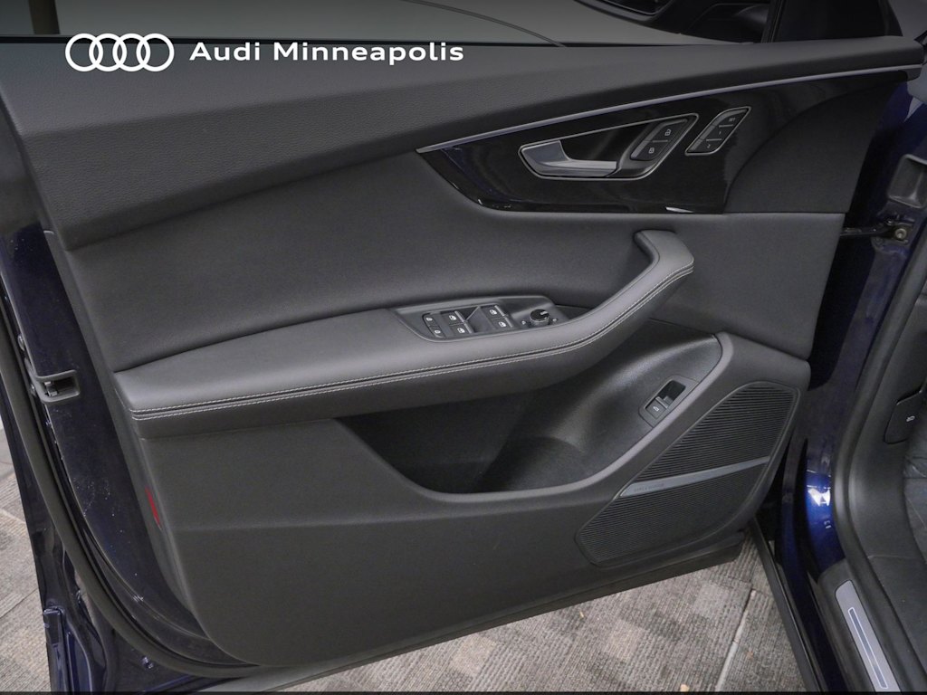 Thumbnail: 2023 Audi Q8 - 16