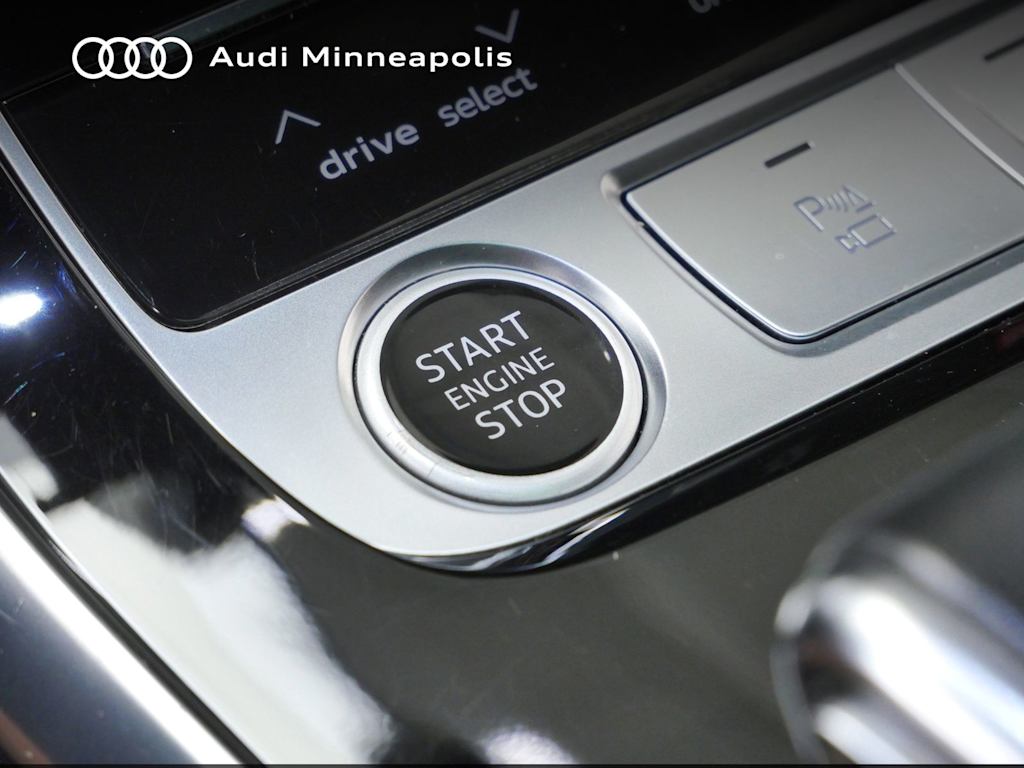 Thumbnail: 2023 Audi Q8 - 24