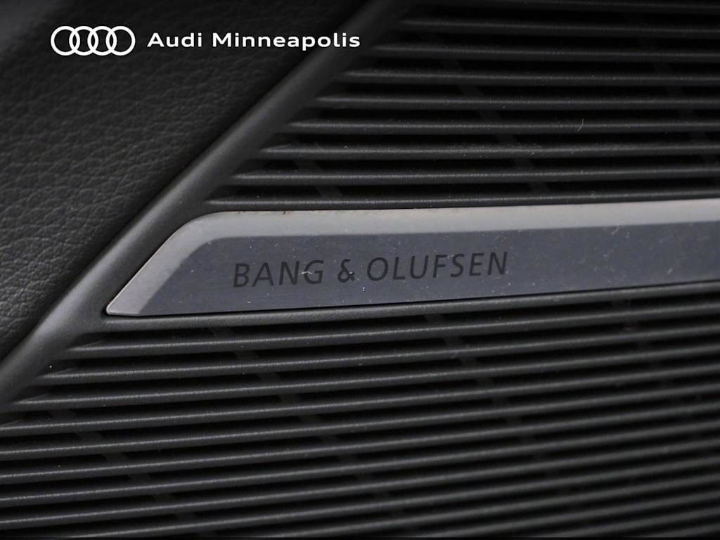 Thumbnail: 2023 Audi Q8 - 7